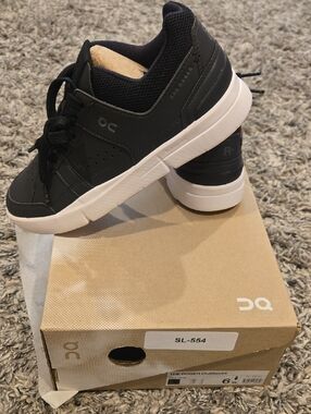 On Cloud Roger Clubhouse Black Low-Top Sneaker